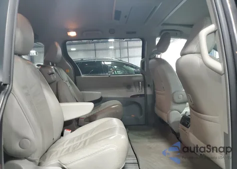 2012 Toyota Sienna Xle z USA, uszkodzony, nr VIN 5TDYK3DC8CS209488